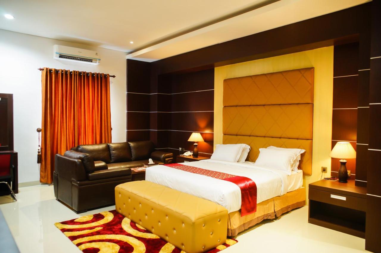 Singapore City Hotel Batu Bara Sungaibalai Bagian luar foto